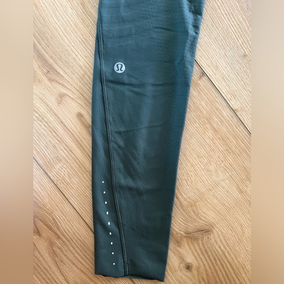 Lululemon leggings - NEW without tag - Picture 3 of 4
